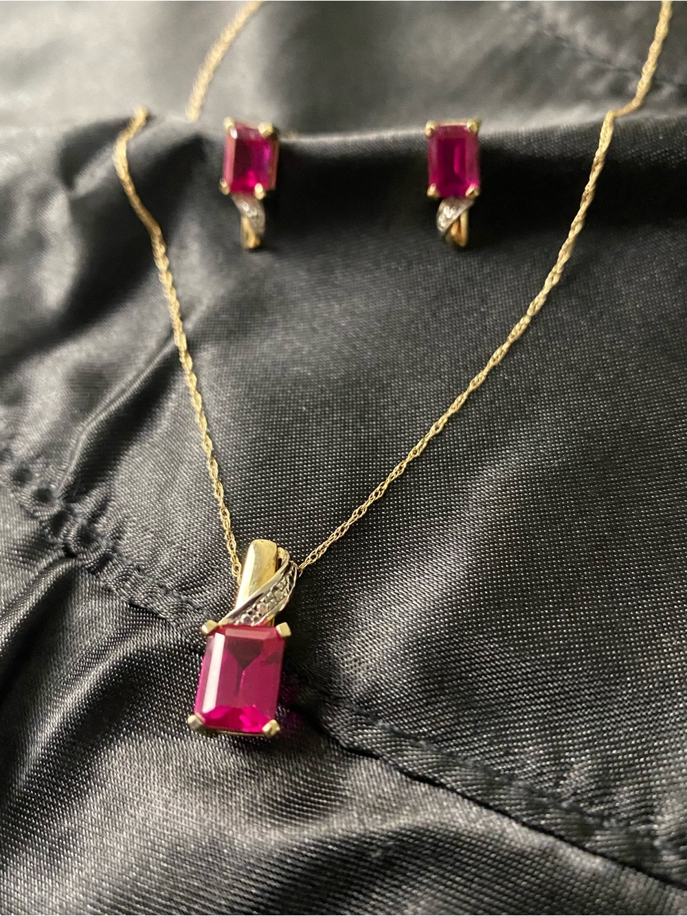 Vintage 10k yellow Gold Diamond accent-
Ruby Pendant Necklace and Earrings set